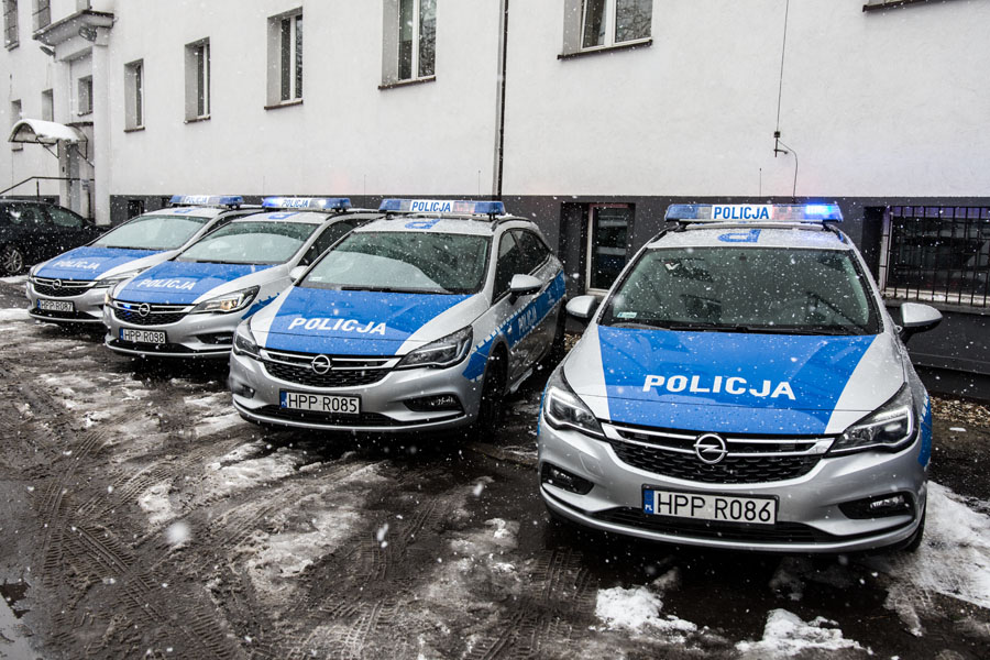 Policja z nowymi radiowozami