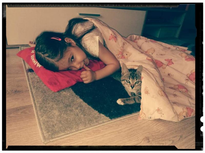 Nadia z swoim kotkiem