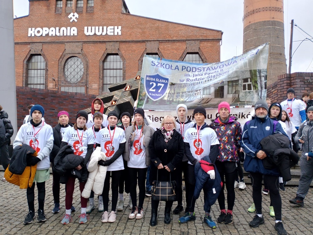 Rudzka młodzież uczciła dziś pamięć poległych górników z kopalni "Wujek" - fotoreportaż