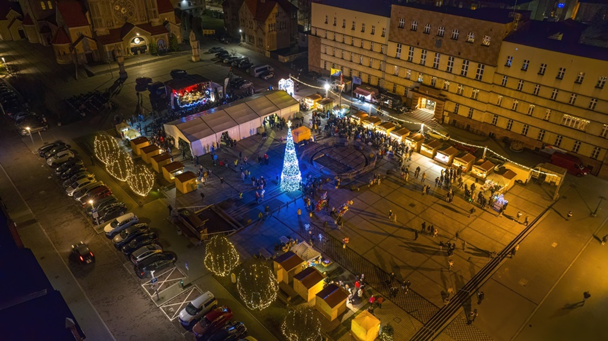 Świąteczna atmosfera w sercu Rudy Śląskiej – Jarmark Świąteczny przyciąga tłumy - fotoreportaż