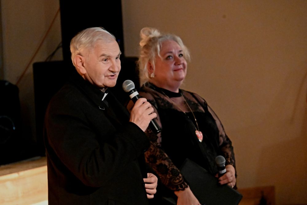 Zaduszki Artystyczne – chwile wzruszeń i zadumy w bielszowickim Domu Kultury - fotoreportaż