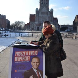 Marek Wesoły zbiera podpisy