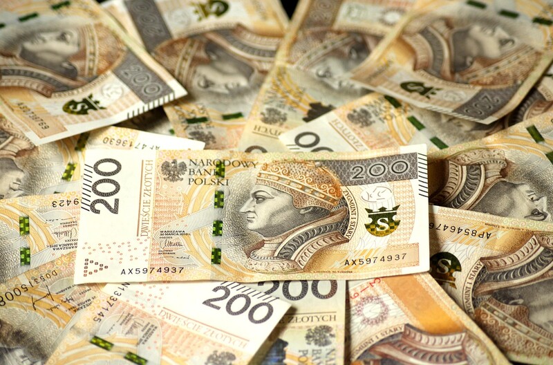 69-letni rudzianin stracił 180 tysięcy złotych. Wierzył, że inwestuje w akcje Orlenu