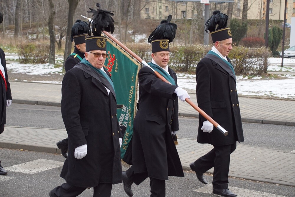 Dzisiaj z okazji Barbórki w całym mieście górnicy świętują. W kościołach odbyły się msze święte w intencji górników oraz ich rodzin. Nie zabrakło na nich kierownictwa kopalni, górników oraz przedstawicieli władz miasta.