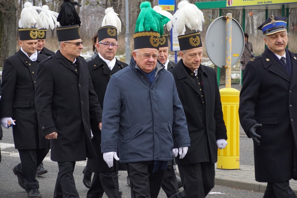 Dzisiaj z okazji Barbórki w całym mieście górnicy świętują. W kościołach odbyły się msze święte w intencji górników oraz ich rodzin. Nie zabrakło na nich kierownictwa kopalni, górników oraz przedstawicieli władz miasta.