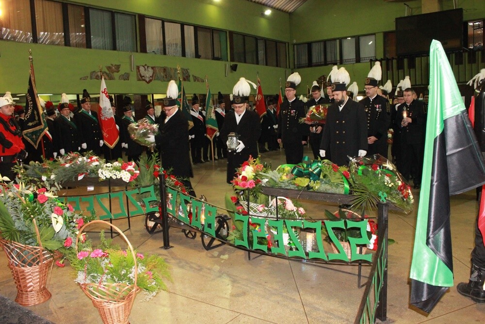 Dzisiaj z okazji Barbórki w całym mieście górnicy świętują. W kościołach odbyły się msze święte w intencji górników oraz ich rodzin. Nie zabrakło na nich kierownictwa kopalni, górników oraz przedstawicieli władz miasta.