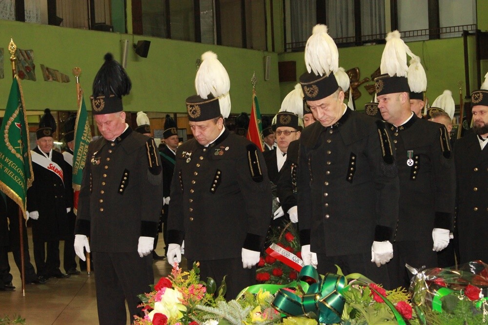 Dzisiaj z okazji Barbórki w całym mieście górnicy świętują. W kościołach odbyły się msze święte w intencji górników oraz ich rodzin. Nie zabrakło na nich kierownictwa kopalni, górników oraz przedstawicieli władz miasta.