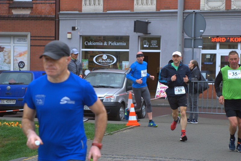 Biegowa impreza w Rudzie Śląskiej: W biegu na 60 km wzięło udział 60 biegaczy.