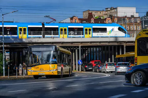 Bilety Kolei Śląskich są już honorowane w autobusach i tramwajach