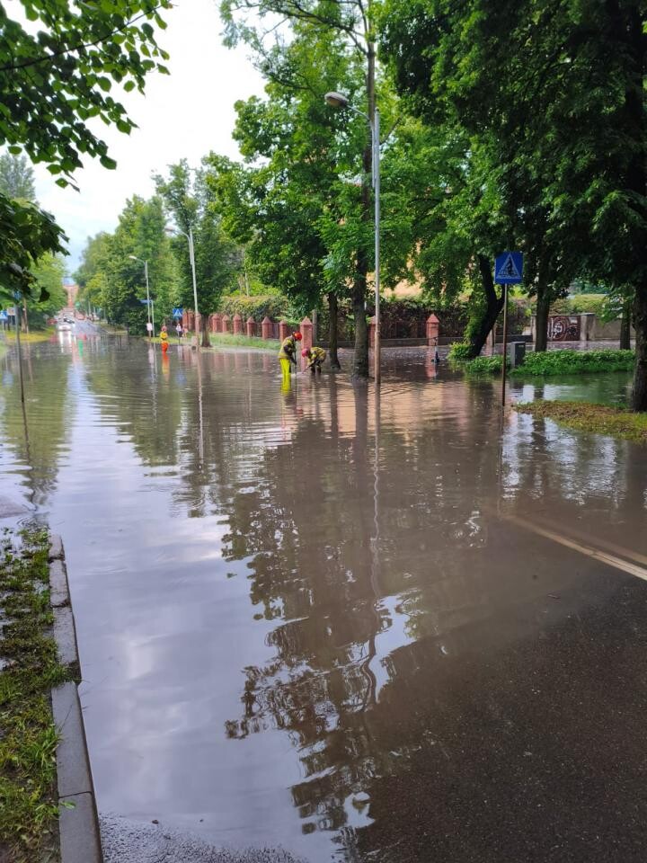 Strażacy z Rudy Śląskiej interweniowali wczoraj 13 razy po intensywnych opadach deszczu i silnym wietrze / fot. KM PSP / Marek Faber