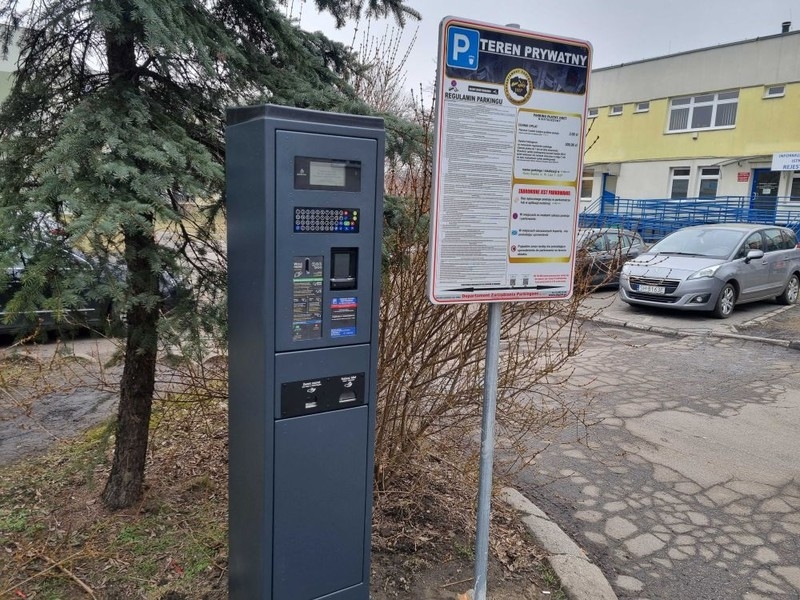 Część parkingów przy szpitalu stała się płatna!