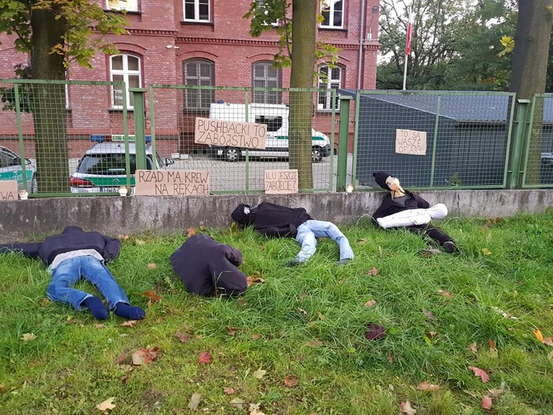 Demonstracja przed placówką Straży Granicznej w Rudzie Śląskiej