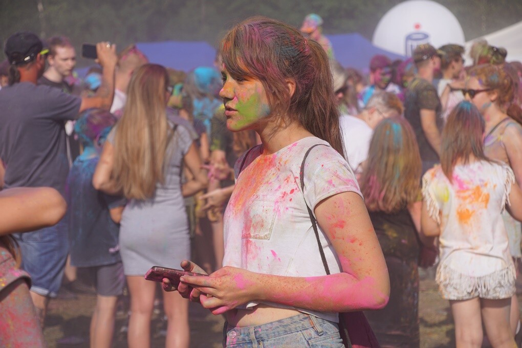 Dzisiaj na mieszkańców naszego miasta czekał kolorowy zawrót głowy. W Bykowinie odbył się Holi Festiwal Poland - ogólnopolska edycja robiącego furorę na całym świecie festiwalu kolorów.