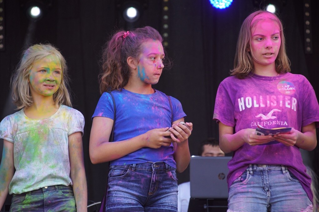 Dzisiaj na mieszkańców naszego miasta czekał kolorowy zawrót głowy. W Bykowinie odbył się Holi Festiwal Poland - ogólnopolska edycja robiącego furorę na całym świecie festiwalu kolorów.