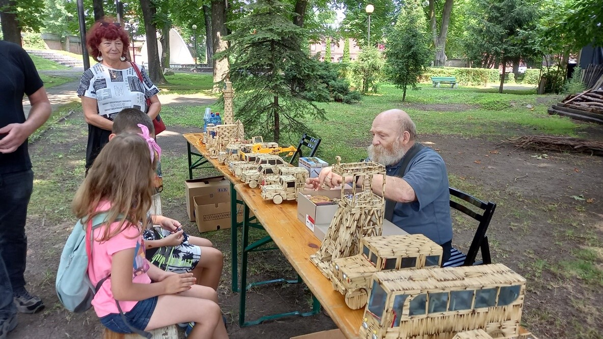 W sobotę, 17 lipca, odbyło się drugie spotkanie z cyklu "Ogrodu Śniadaniowego" organizowanego przez Miejskie Centrum Kultury im. H. Bisty w Rudzie Śląskiej.

fot. MCK