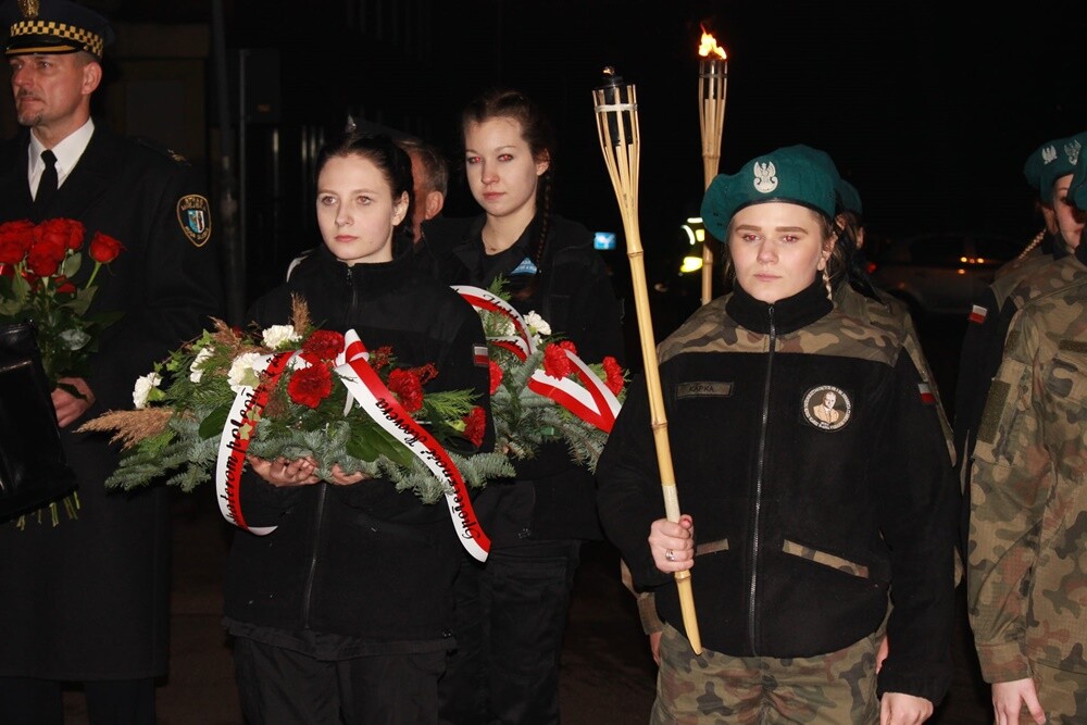 W piątek w ZSO nr 4 im. HC Hoovera w Rudzie Śląskiej odbyły się uroczyste obchody 100-lecia wybuchu I Powstania Śląskiego, połączone z tradycyjnym Dniem Podchorążego.