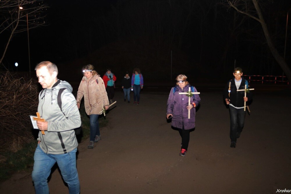 W ubiegły piątek ponad 200 osób wzięło udział w Ekstremalnej Drodze Krzyżowej. Uczestnicy mieli do pokonania nocą 41-kilometrową trasę prowadzącą przez Rudę Śląską, Chorzów, Katowice i Mikołów.