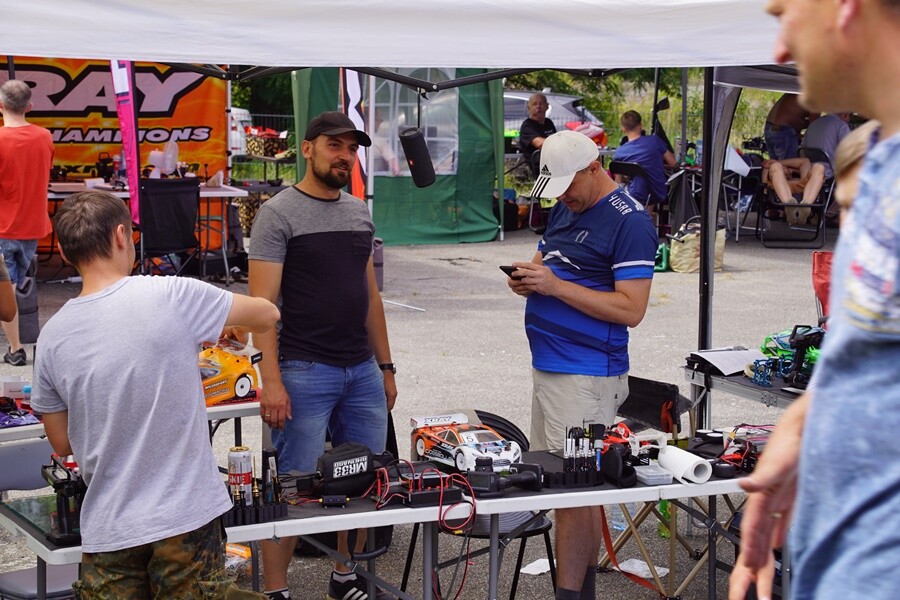 Eliminacje Mistrzostw Polski modeli samochodów zdalnie sterowanych ON- ROAD odbyły się w weekend w Rudzie Śląskiej - Wirku.