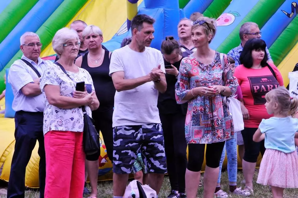 W  Rudzie, na placu za przychodnią przy skrzyżowaniu ul. Gierałtowskiego i Jana Dobrego odbył się pierwszy z cyklu festynów rodzinnych "Po sąsiedzku". 