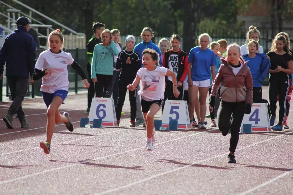 Kilkuset uczniów rudzkich szkół podstawowych wzięło udział w Igrzyskach Lekkoatletycznych dzieci.