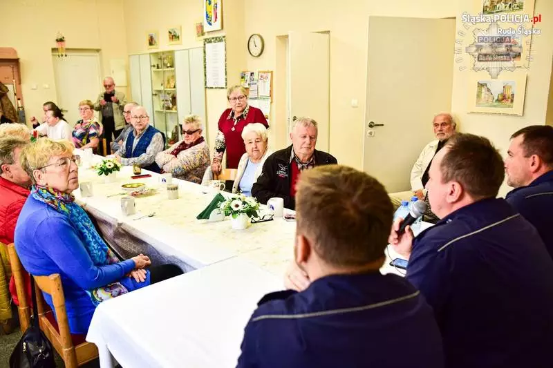 Jak nie dać się oszukać? Policjanci spotkali się z seniorami w Rudzie Śląskiej