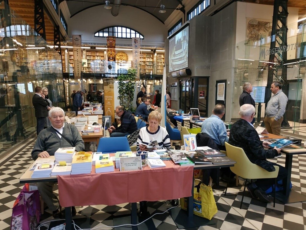 Zakończył się Fest Literacki "KakauSzale". Wydarzenie odbywało się od 27 do 29 listopada br. na zabytkowym dworcu kolejowym w Rudzie Śląskiej – Chebziu, gdzie swoją siedzibę ma "Stacja Biblioteka”. Na imprezę zjechało wielu znanych autorów książek z Górnego Śląska.