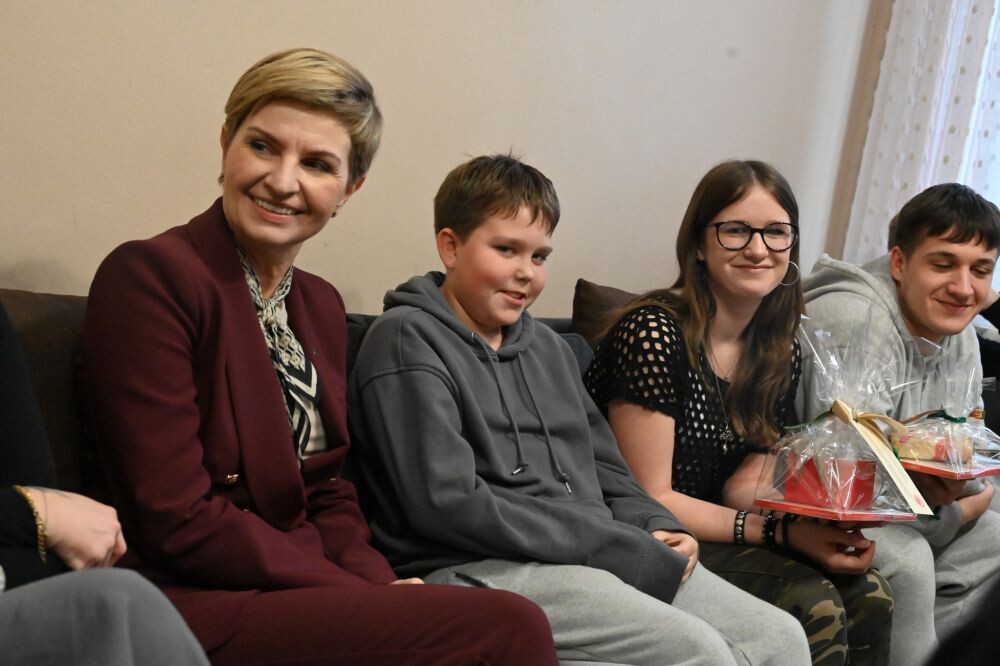 Dzieci z placówek opiekuńczo-wychowawczych otrzymały kalendarze adwentowe/fot. FB Anna Krzysteczko