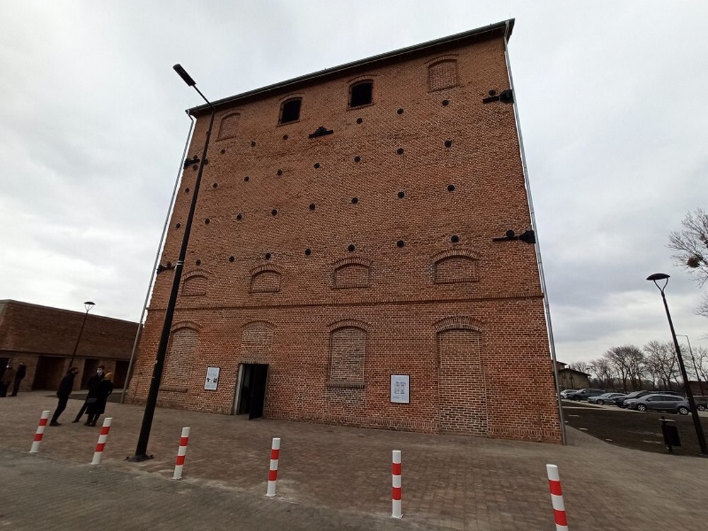 Teren po dawnej koksowni Orzegów w Rudzie Śląskiej zyskał drugie życie. Został oczyszczony z niebezpiecznych substancji, a cały obszar dawnego zakładu zaadaptowano na park z licznymi atrakcjami, m.in. tarasem widokowym, górką saneczkową, placami zabaw czy ścieżką dydaktyczną.