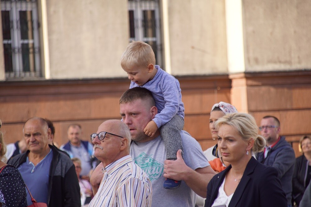 Z okazji III rocznicy Światowych Dni Młodzieży w Polsce już w sobotę na Placu Jana Pawła II w Rudzie Śląskiej – Nowym Bytomiu odbył się koncert muzyki chrześcijańskiej.