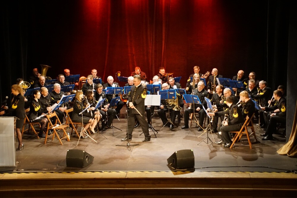 W piątek w bielszowickim Domu Kultury odbył się koncert karnawałowy w wykonaniu Orkiestry Dętej KWK "Bielszowice". Zebrana na miejscu publiczność mogła usłyszeć światowe hity muzyki klasycznej.