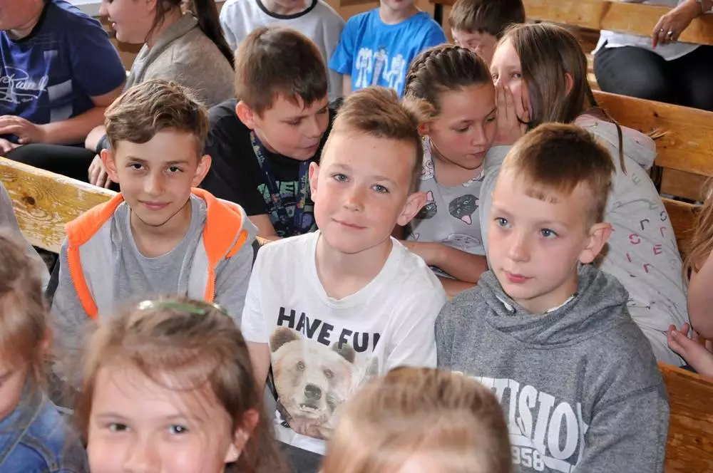 W czwartek w Szkole Podstawowej nr 22 w Rudzie Śląskiej &#8211; Nowym Bytomiu odbyła się XIV edycja Międzyszkolnego Konkursu Godki &#8222;Ślonzoki niy gynsi&#8221; pod patronatem Związku Górnośląskiego koło Kochłowice.