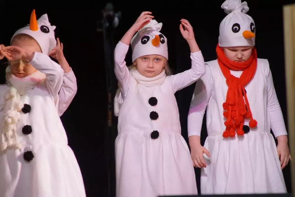 Wesołe piosenki, tańce i zabawy zaprezentowali uczestnicy Zimowego Festiwalu Dzieci i Młodzieży "Kryształowy Sopelek".