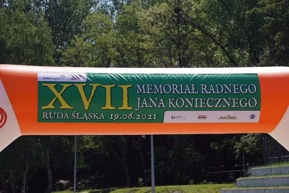 Po raz siedemnasty miłośnicy biegania uczcili pamięć Jana Koniecznego, zmarłego w 2005 roku radnego Rudy Śląskiej.
