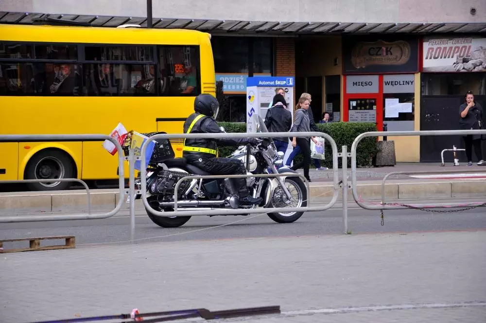 W sobotnie przedpołudnie na rynku rozpoczęła się kolejna akcja z cyklu Motoserce, organizowana przez rudzki klub motocyklowy Invaders MC Poland.