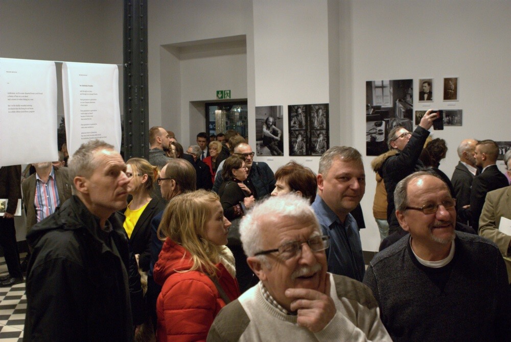 - Kulturalne serce Rudy Śląskiej bije dziś w Chebziu – zaznaczył Krzysztof Gołuch, fotograf, rudzianin, a zarazem kurator wystawy "Nieznany Dworzec", którą otwarto uroczyście w Galerii Fermata mieszczącej się w Stacji Biblioteka na dworcu PKP w Rudzie Śląskiej – Chebziu.