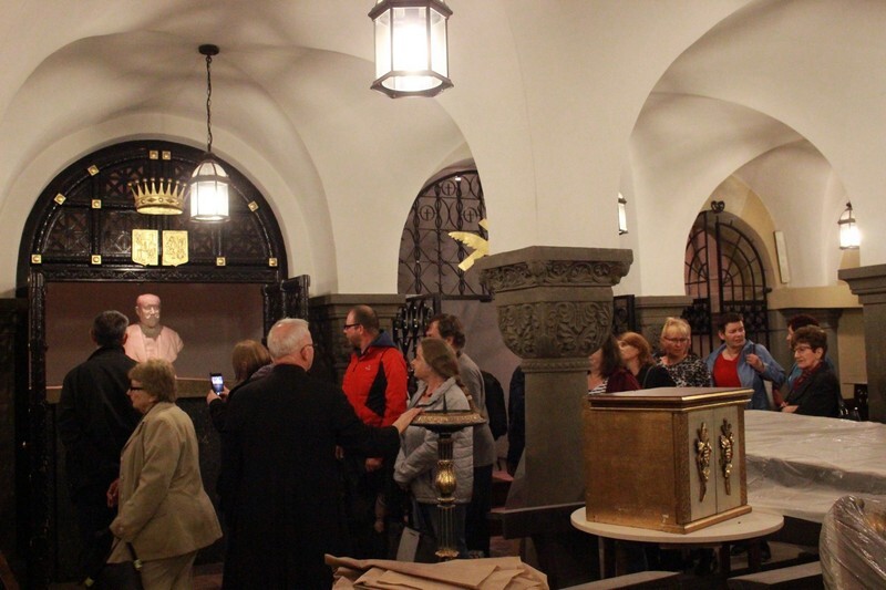 Noc Muzeów 2019 w Rudzie Śląskiej: Oprócz tego uczestnicy wydarzenia zwiedzili historyczne centrum Rudy (ul. Starowiejska, plac Chopina) oraz ruiny dworu Karola Goduli, a także kościół Matki Bożej Różańcowej.