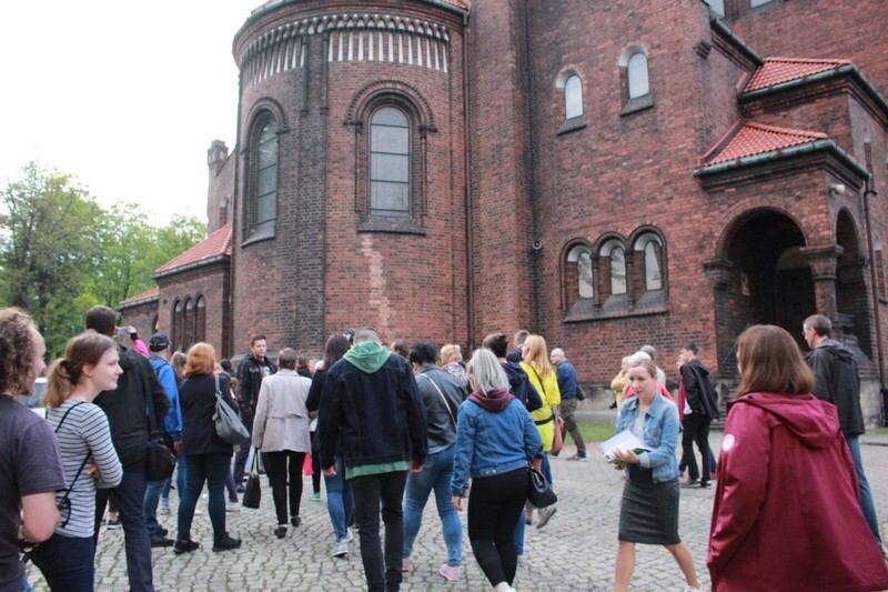 Noc Muzeów 2019 w Rudzie Śląskiej upłynęła w plenerze pod znakiem zwiedzania zabytkowych budowli. W programie przewidziano: zwiedzanie ruin dworu Karola Goduli, krypty rodziny Ballestremów oraz schronów bojowych.