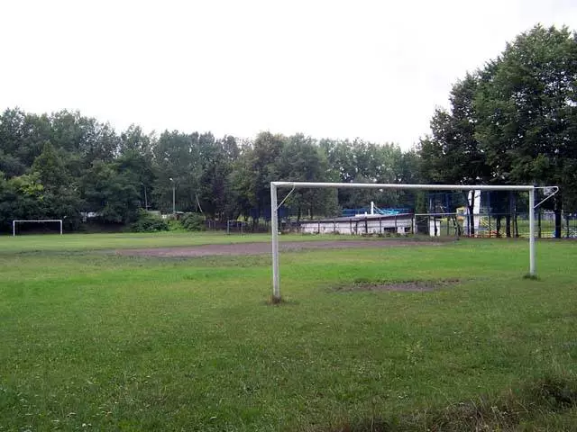 Nowy Bytom - boisko szkolne Gimnazjum nr 11 - ul. RatownikĂłw