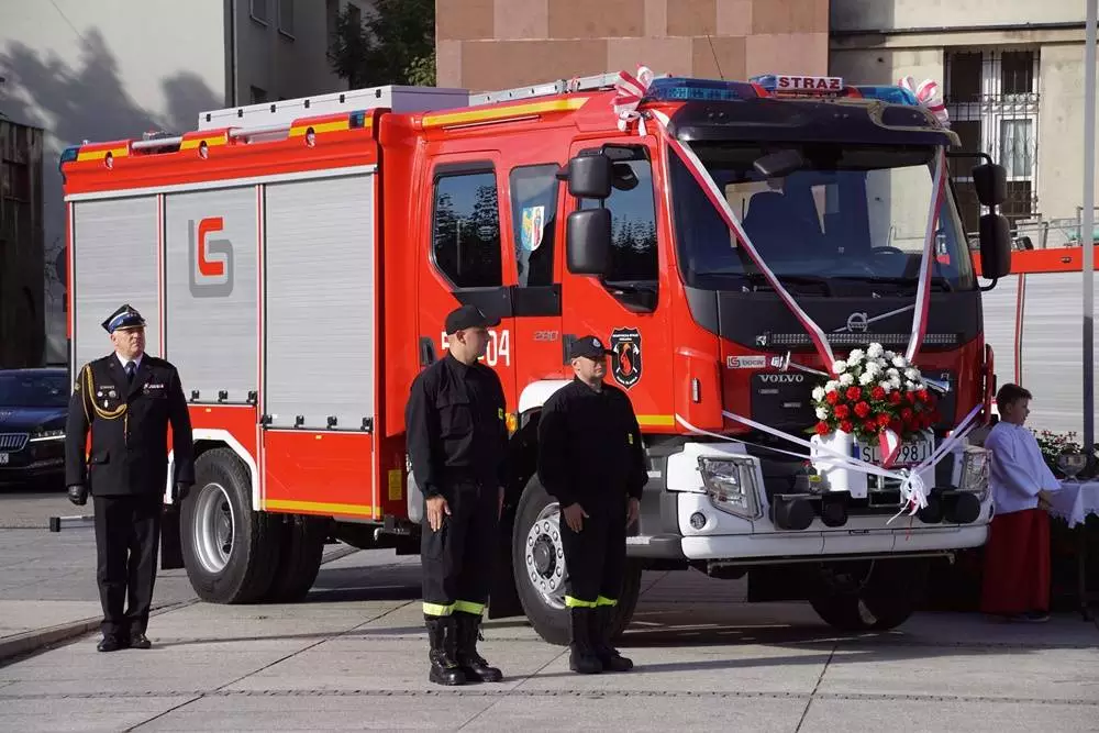 Nowy samochód ratowniczo – gaśniczy zasilił flotę OSP Ruda Śląska