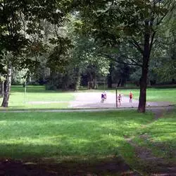 Nowy Bytom - boisko w parku - ul. Pokoju