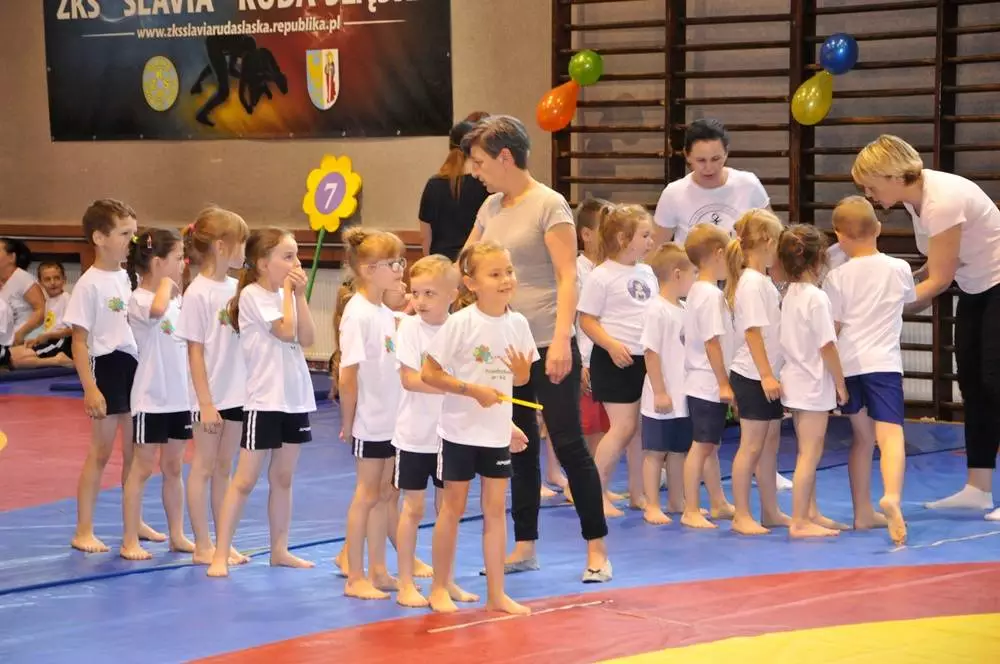 W czwartek odbyła się Olimpiada Sportowa dla przedszkolaków. Udział w wydarzeniu wzięło 8 przedszkoli z terenu Rudy Śląskiej. Olimpiada odbyła się na hali sportowej przy Burloch Arenie.