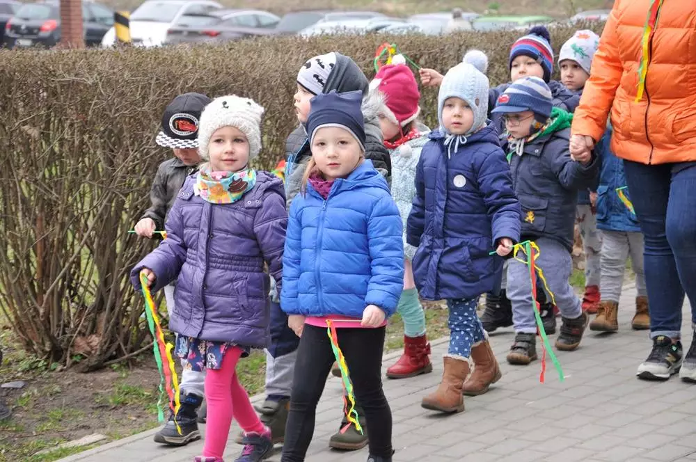 Wiosna wreszcie nadeszła! Udowodniły to przedszkolaki z Miejskiego Przedszkola nr 30 w Bielszowicach, które pożegnały dzisiaj zimę i powitały nową porę roku.