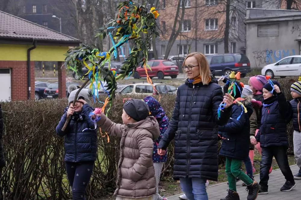 Wiosna wreszcie nadeszła! Udowodniły to przedszkolaki z Miejskiego Przedszkola nr 30 w Bielszowicach, które pożegnały dzisiaj zimę i powitały nową porę roku.