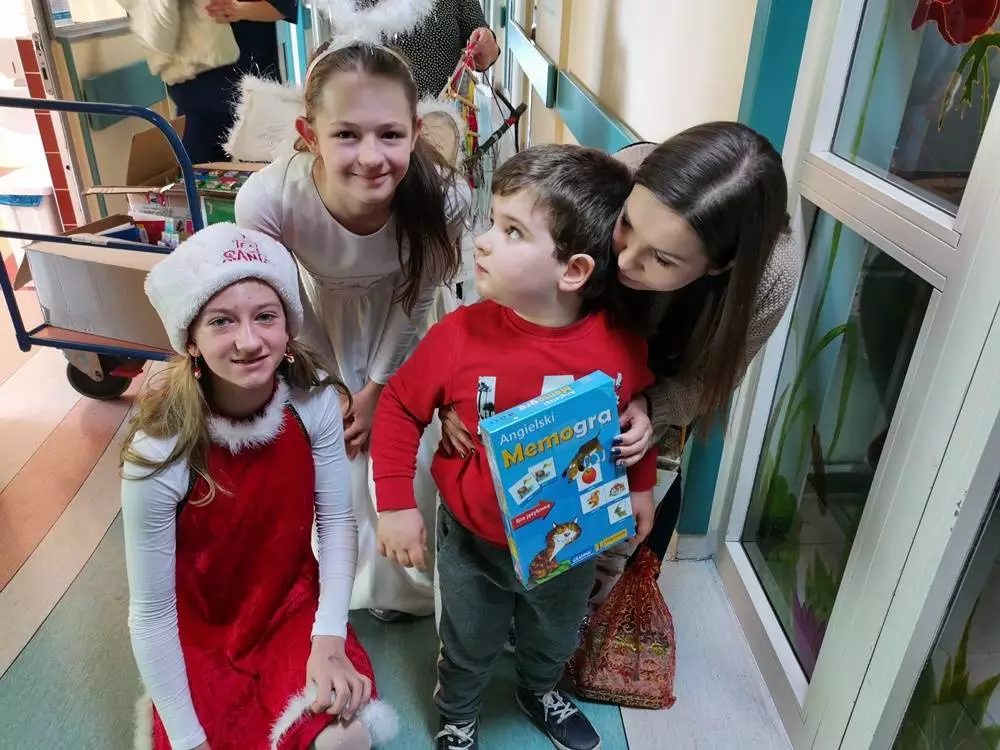 3 grudnia odbył się finał akcji charytatywnej "Podaruj uśmiech dzieciom w szpitalu". Mali pacjenci Górnośląskiego Centrum Zdrowia Dziecka im. św. Jana Pawła II w Katowicach otrzymały wspaniałe, ręcznie robione kalendarze adwentowe wypełnione słodyczami!