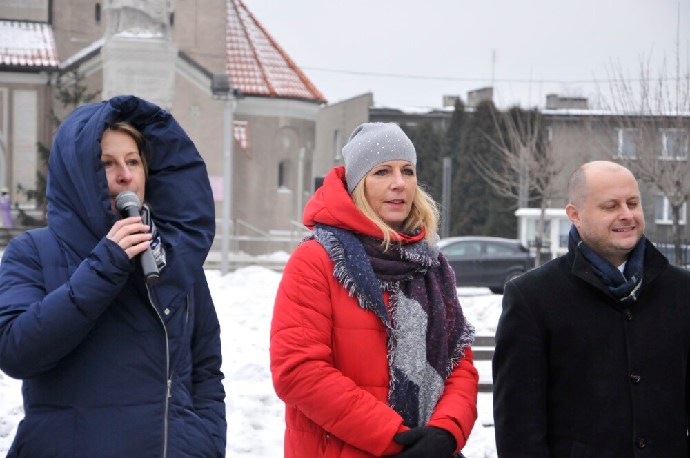 Rudzcy maturzyści już po raz piąty spotkali się na placu Jana Pawła II, żeby wspólnie zatańczyć poloneza.