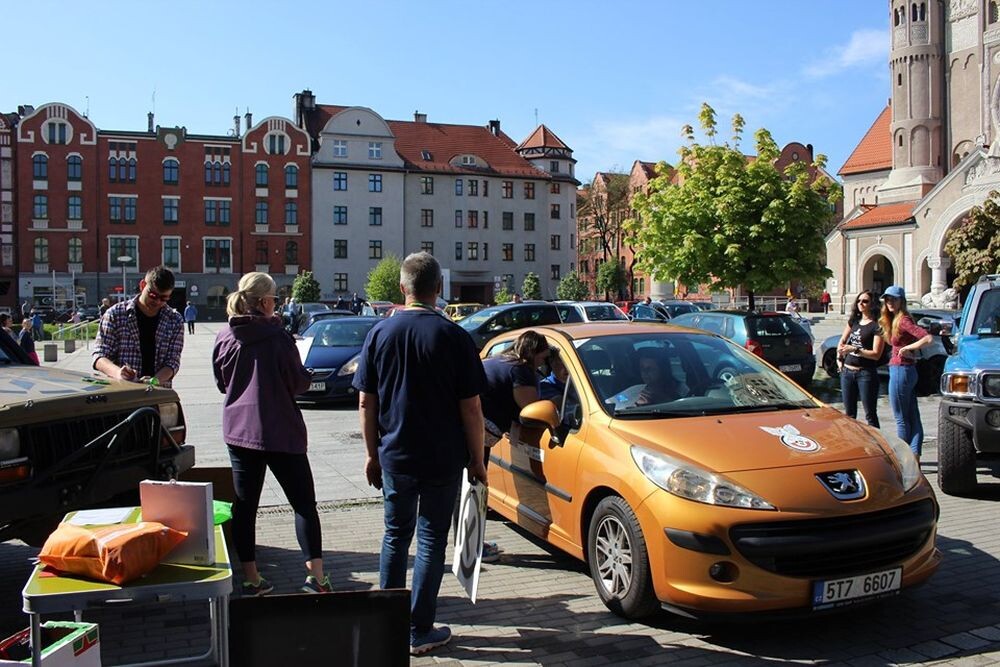 Rajd BEBOK po raz kolejny odbył się na ulicach Rudy Śląskiej - na uczestników czekała trudna trasa, wymagająca dużej uwagi i spostrzegawczości, ale jak zwykle atmosfera była znakomita, nie zawiodła również pogodowa aura.