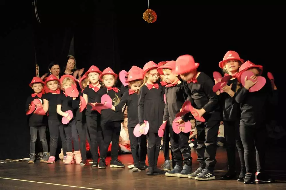 Dzieci z Przedszkola nr 30, czyli z Bajkowej Krainy, wystąpiły na scenie Domu Kultury w Bielszowicach.