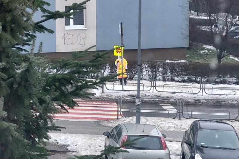 Rodzice odetchnęli z ulgą. Na pasach przy Oświęcimskiej pojawiła się pani „STOP”!