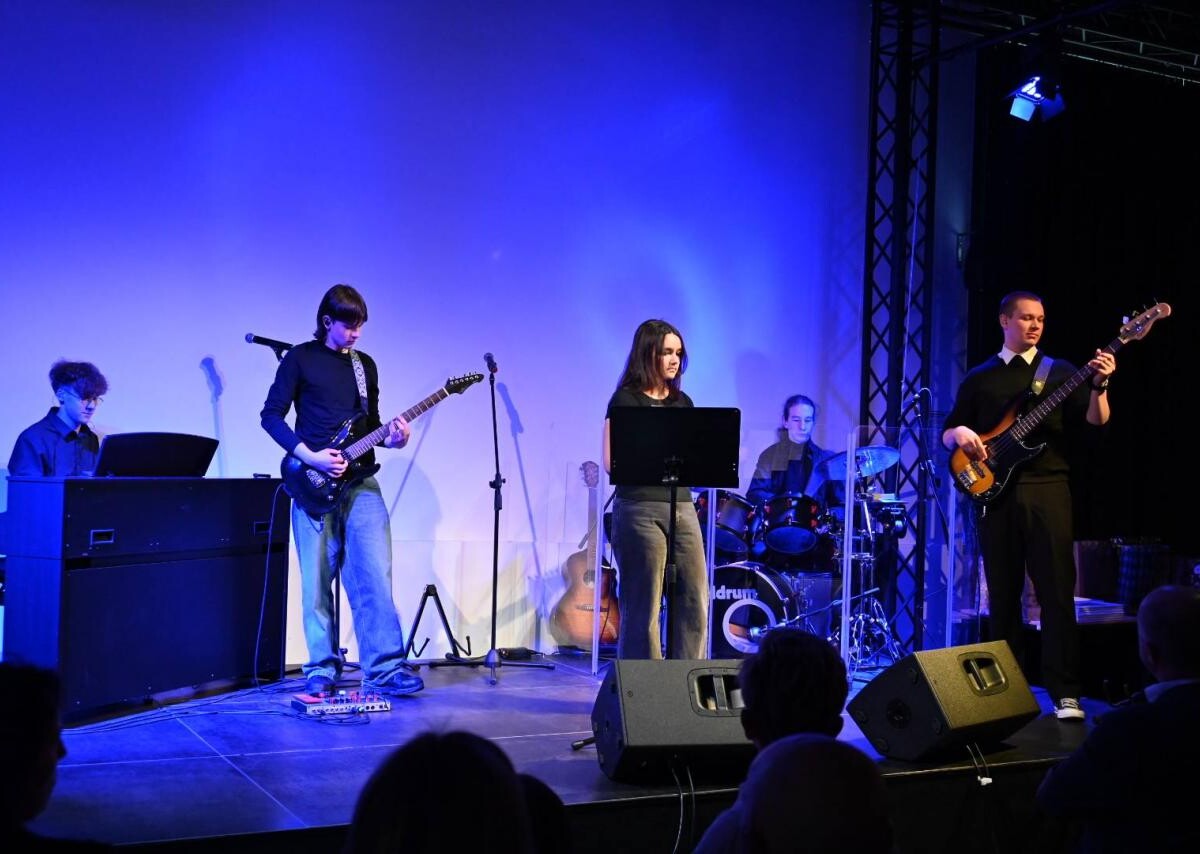 W Stacji Biblioteka odbył się wernisaż wystawy pokonkursowej „Sercem Malowane” z pracami uczniów ZS nr 5.