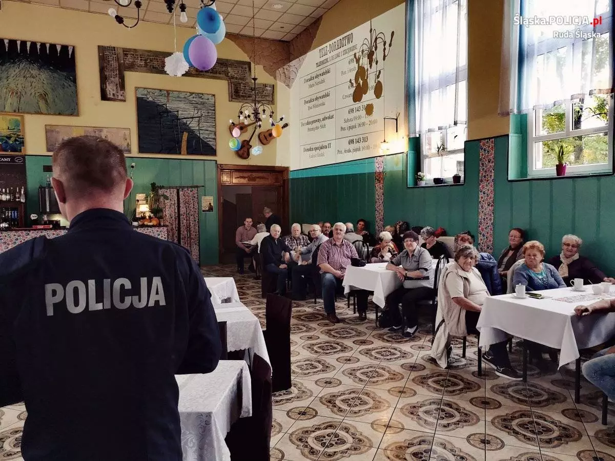 Spotkanie z seniorami w Słowiczku / fot. KMP Ruda Śląska